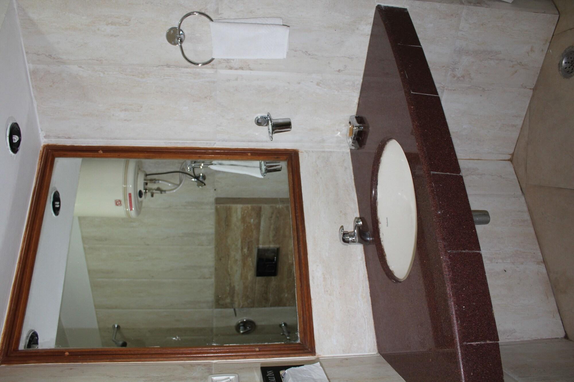 Bravia Hotel Manali Inn Ngoại thất bức ảnh